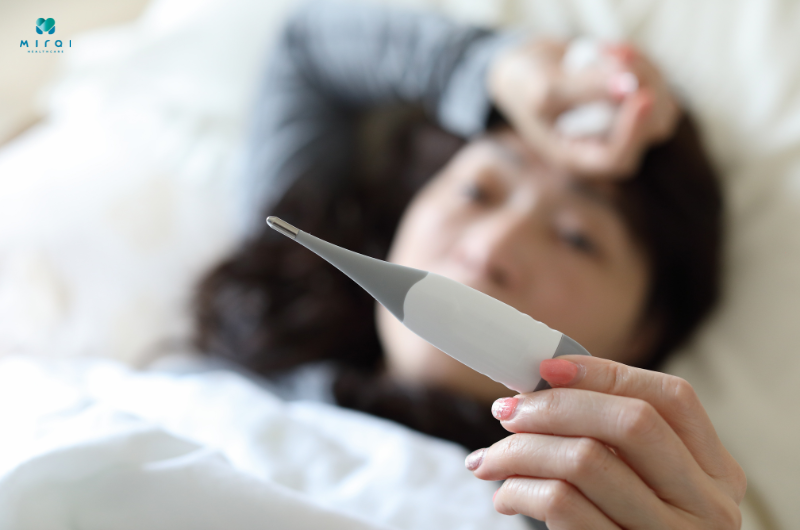 nguoi-benh-co-dau-hieu-sot-cao-dot-ngot