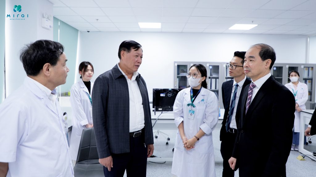Thứ trưởng bộ y tế tới thăm Phòng khám đa khoa Mirai