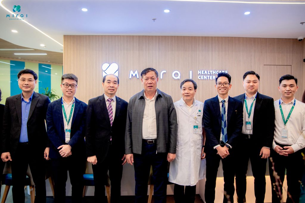 Thứ trưởng bộ y tế tới thăm Phòng khám đa khoa Mirai