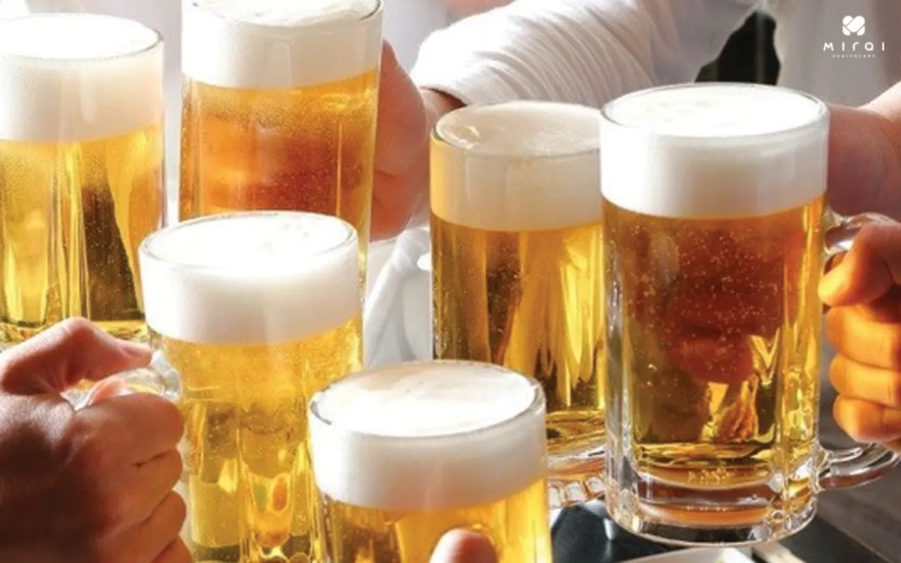 Bia rượu thường xuyên là nguyên nhân gây tăng axit uric