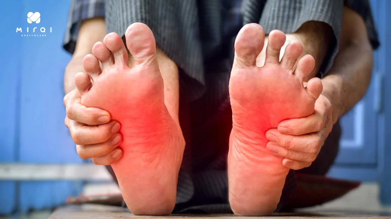 Tê bì chân tay là dấu hiệu phổ biến nhất của co thắt mạch máu mùa lạnh