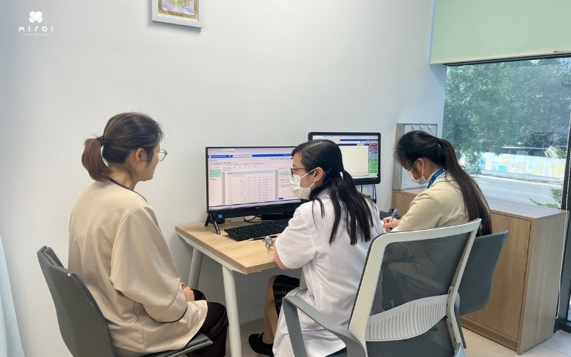 Thông báo với bác sĩ thuốc đang dùng khi xét nghiệm Albumin