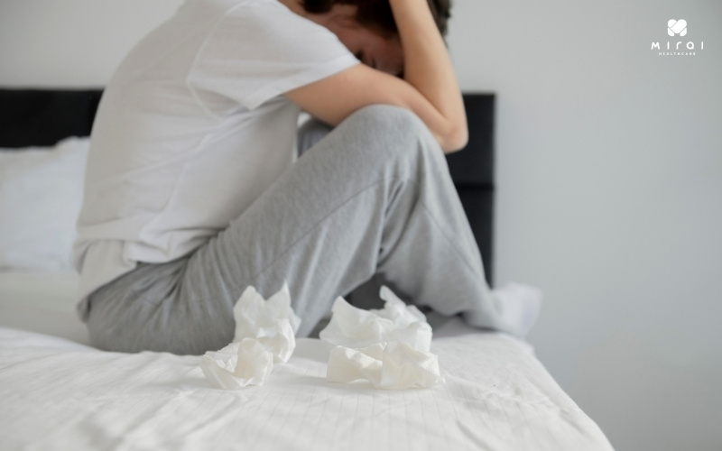 Dấu hiệu của nhiễm HIV là người bệnh bị suy nhược, mệt mỏi,...