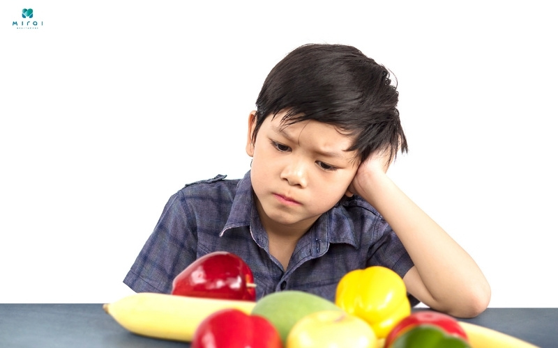 Trẻ biếng ăn hay ốm vặt là dấu hiệu cảnh báo thiếu vi chất