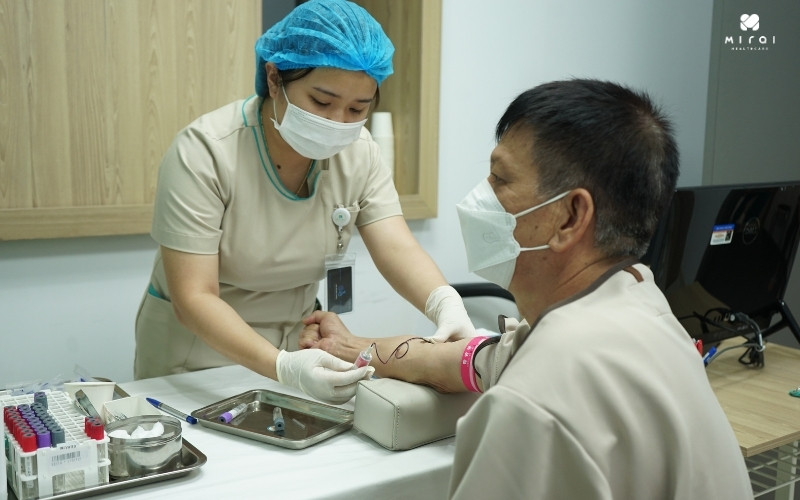 Nên tiến hành xét nghiệm mỡ máu vào buổi sáng